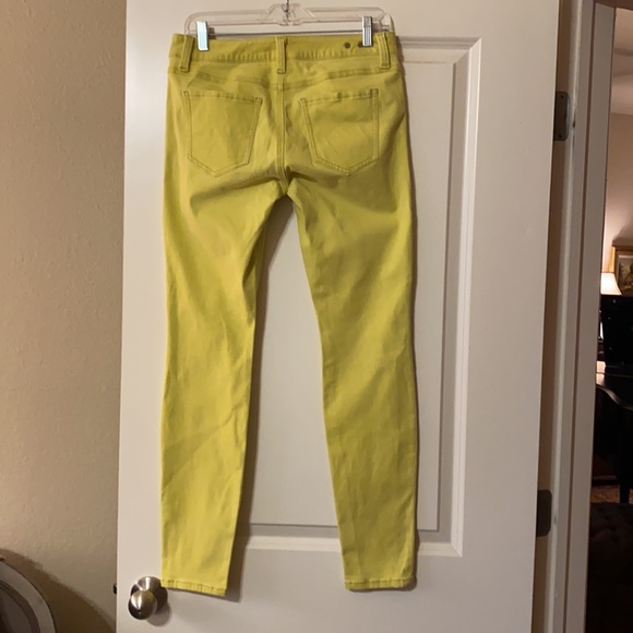 Cabi Yellow Skinny Jeans Size 8 - Picture 2 of 3